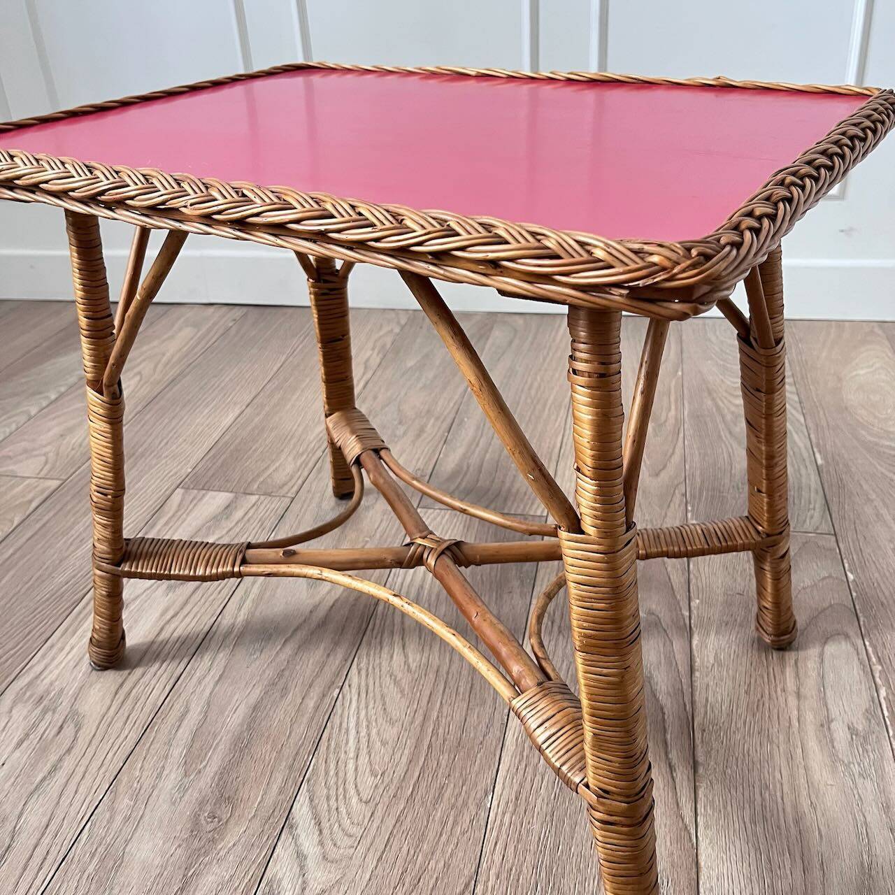 Table basse rotin et Formica