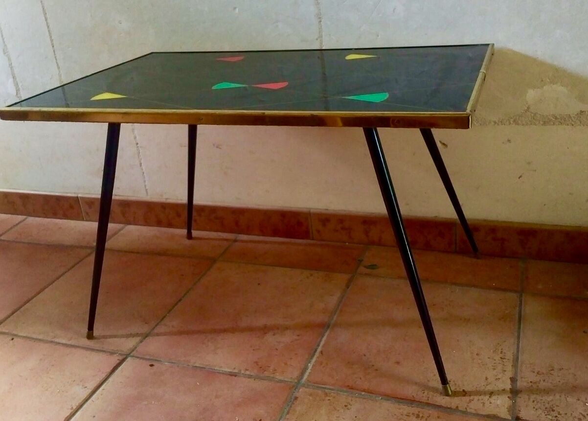 Table low feet compass