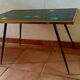 Table basse avec pieds compas