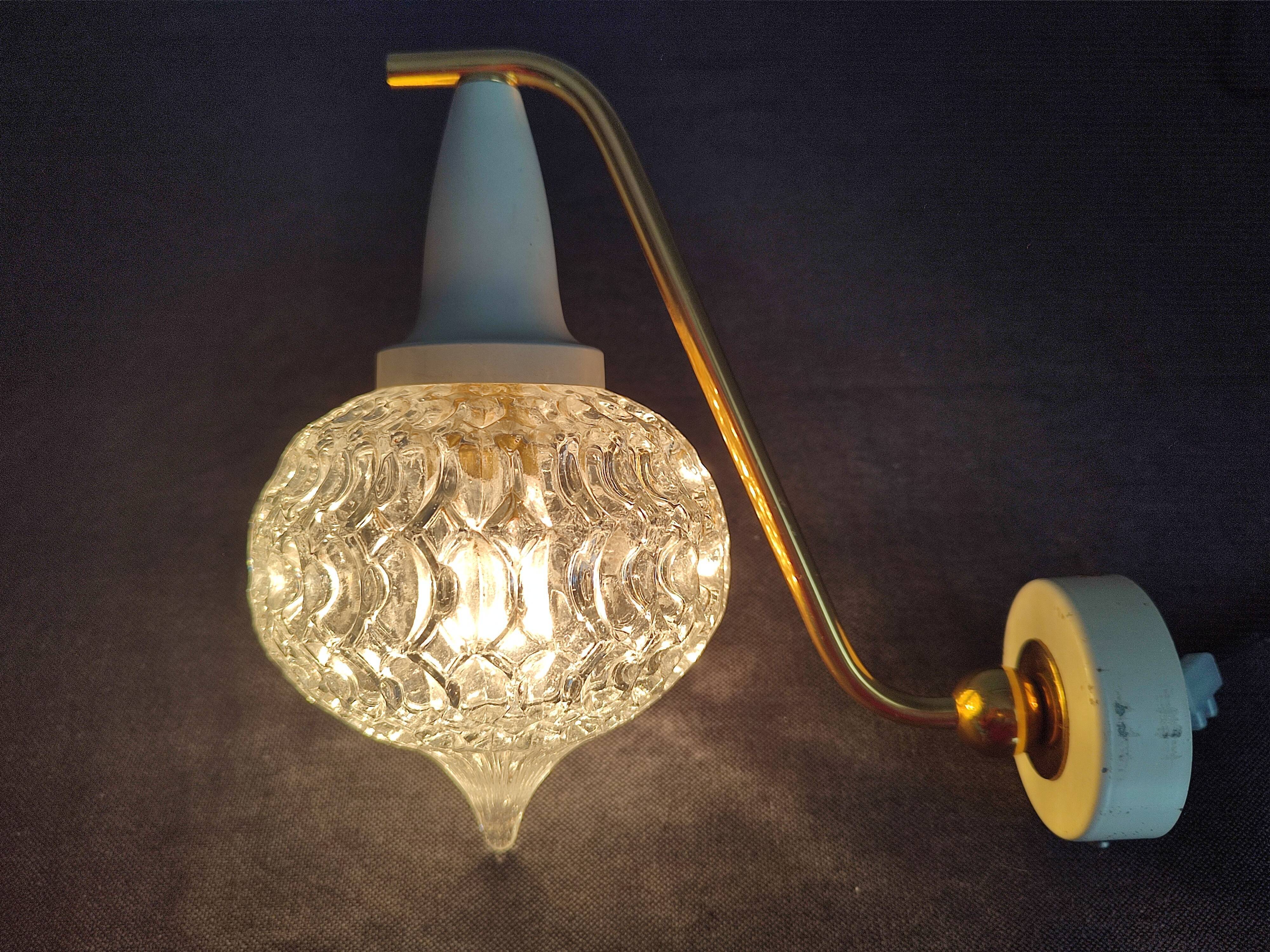 Small wall lamp in brass and vintage glass