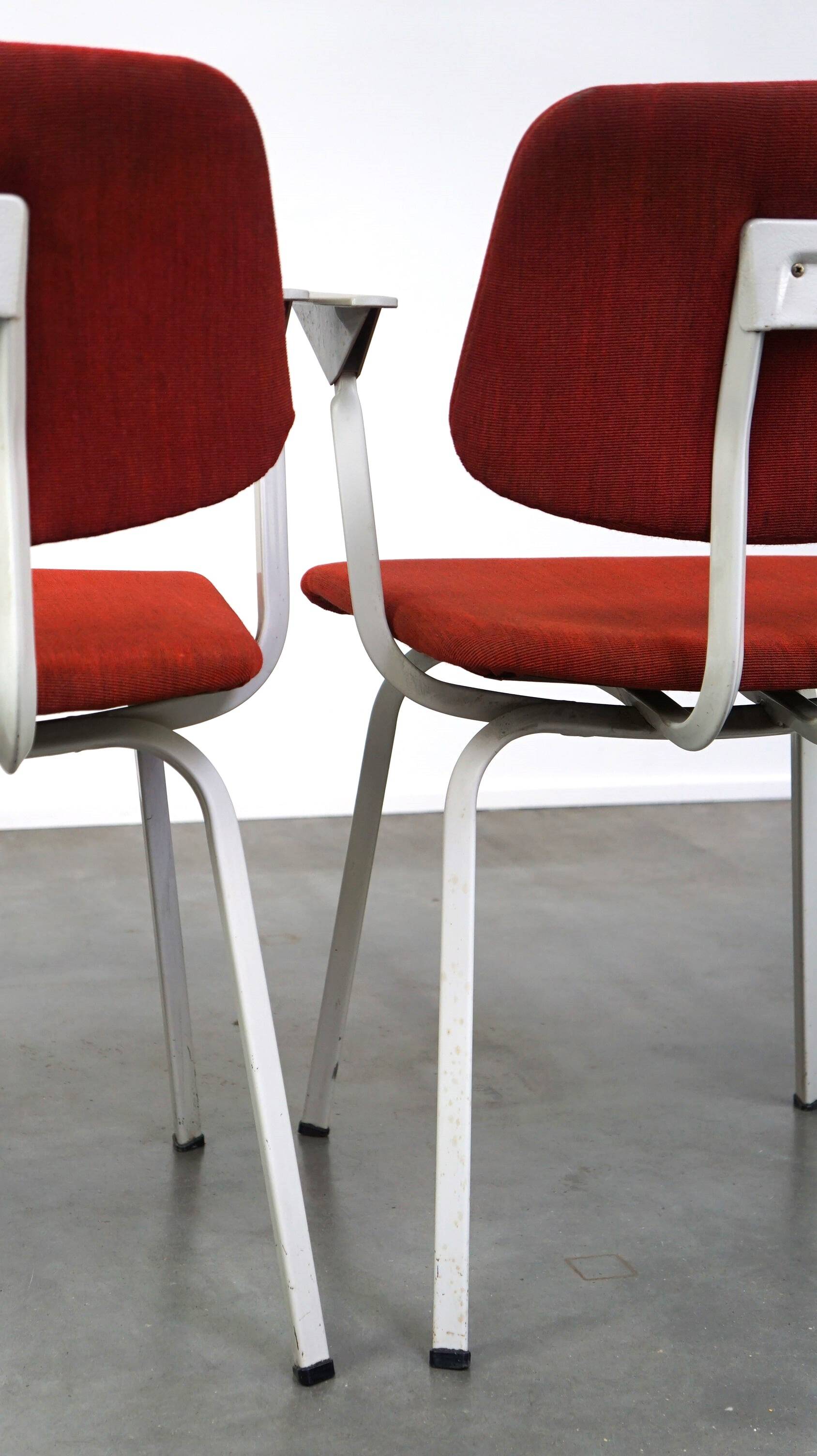 Set of 2 vintage design chairs by Friso Kramer for Ahrend de Cirkel late 1960s