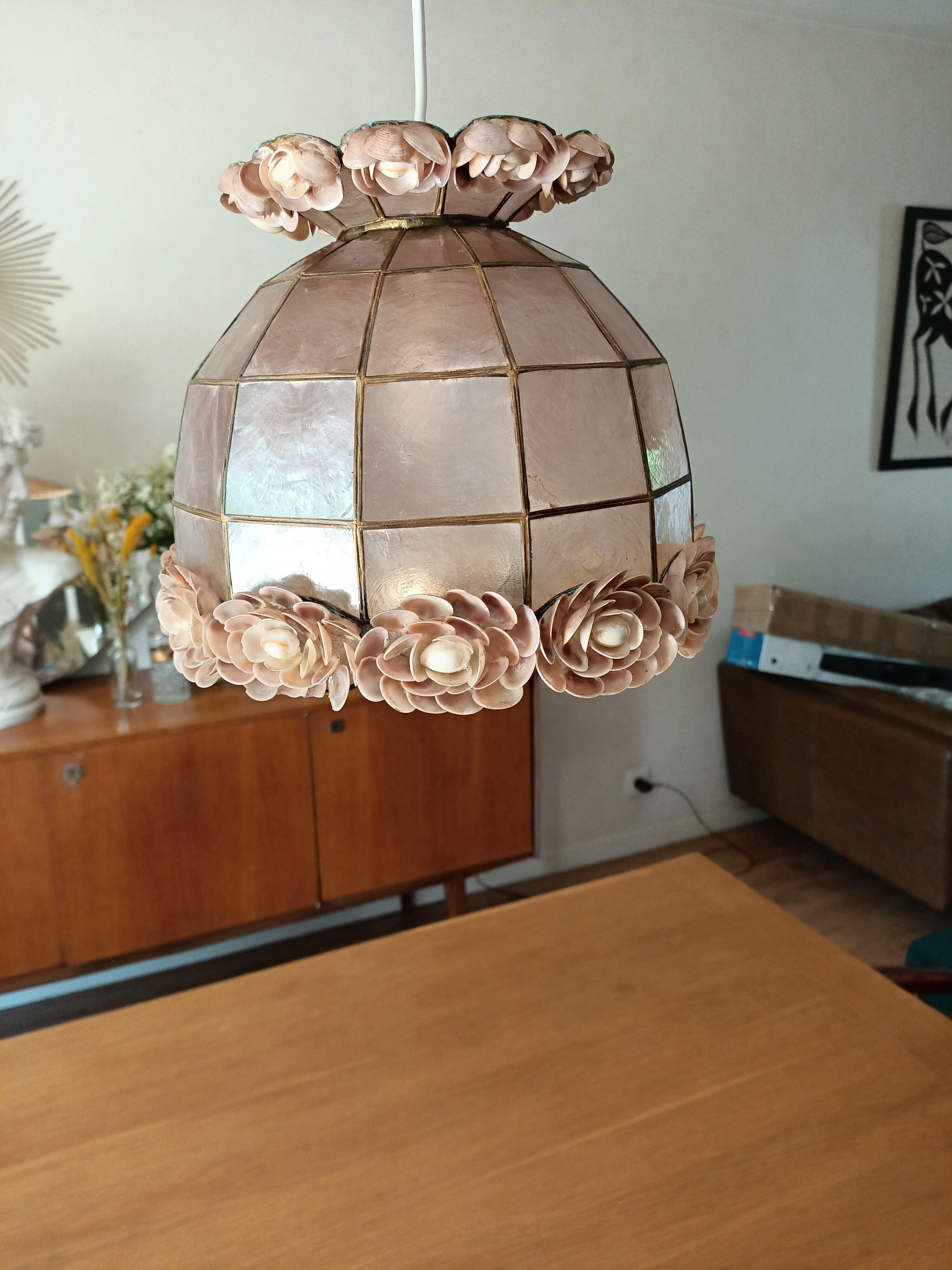 Vintage mother-of-pearl suspension