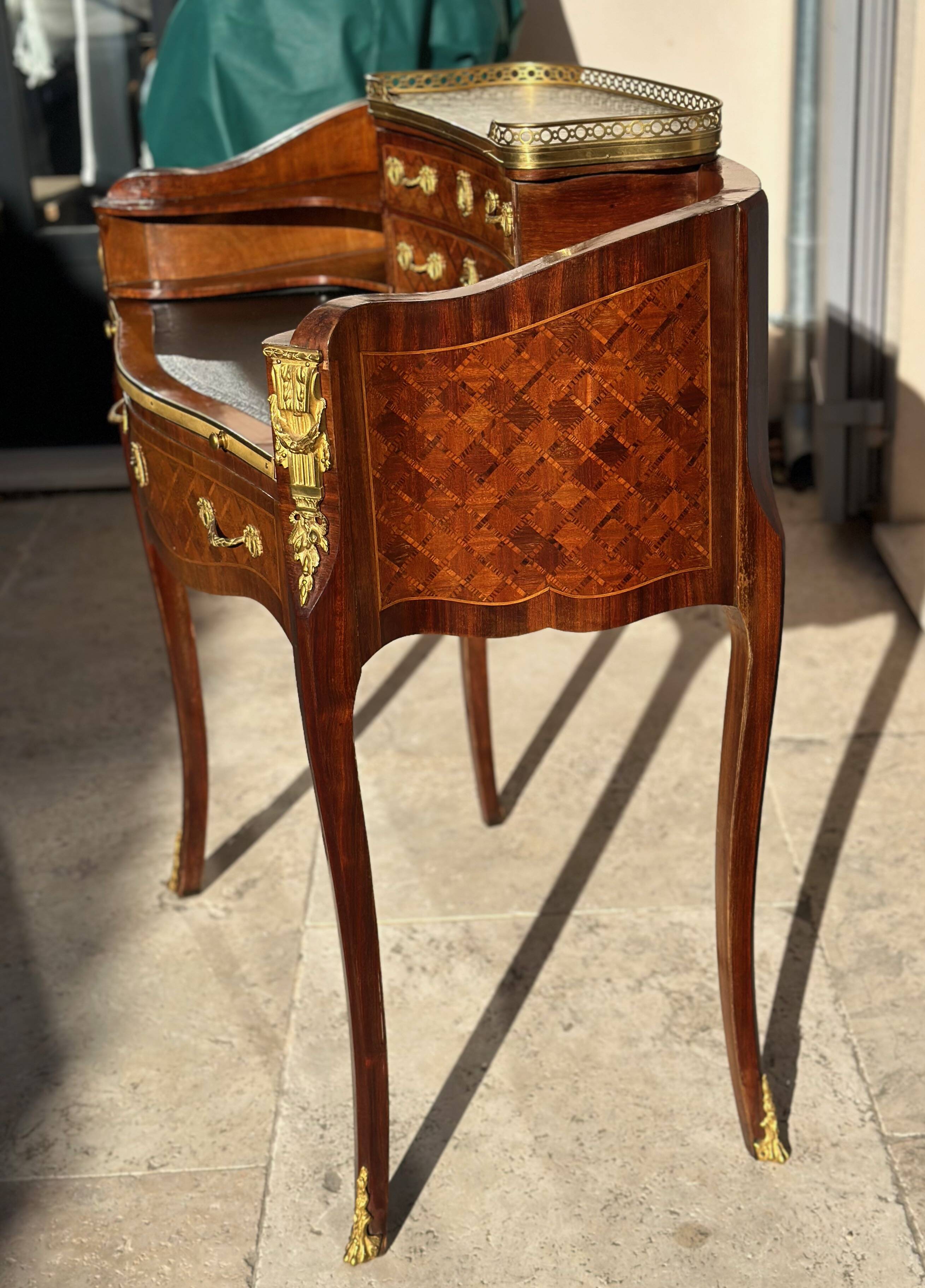 Sublime mid-tier Transition style desk, inlaid, 19th century