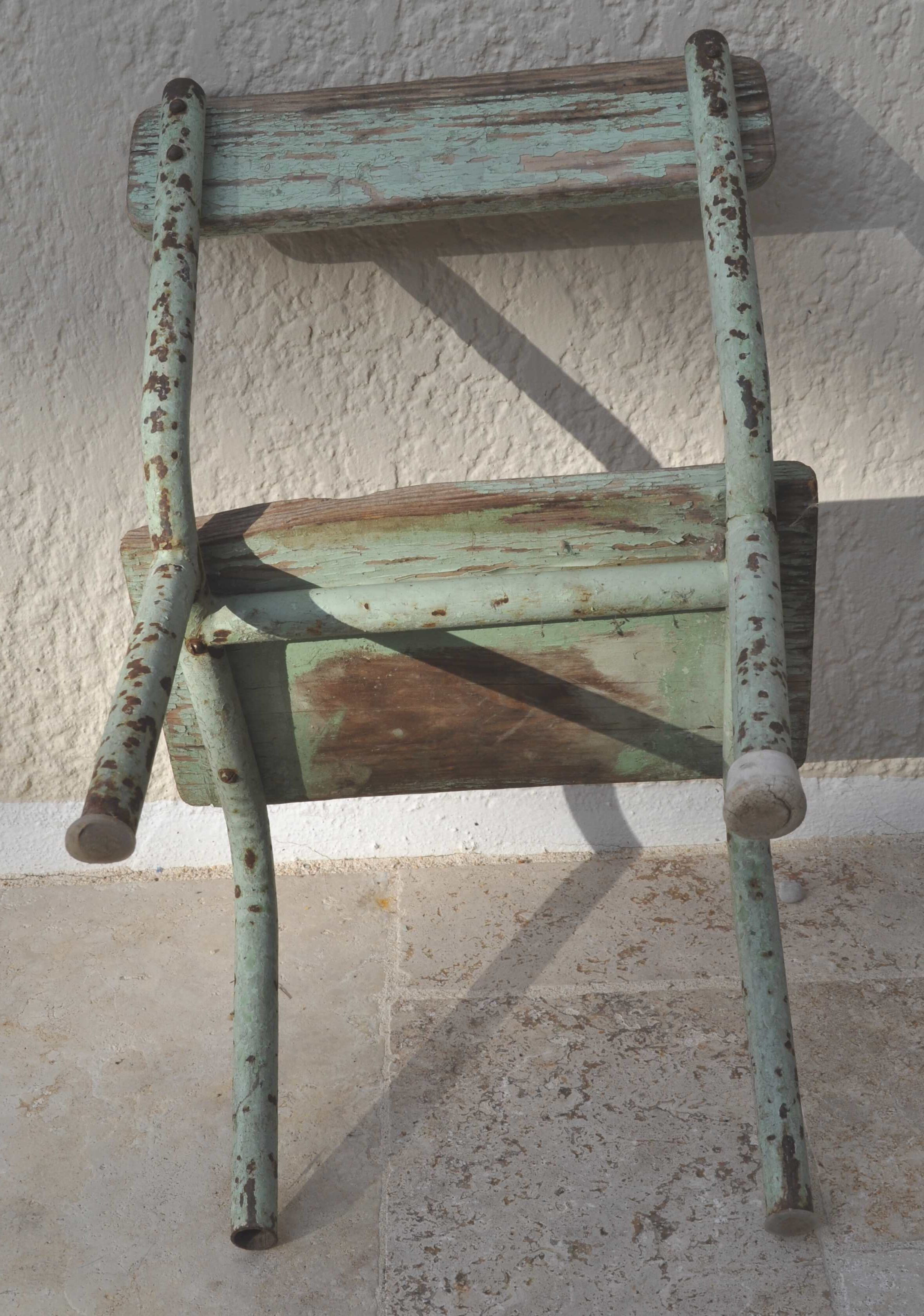 Ancienne chaise de maternelle