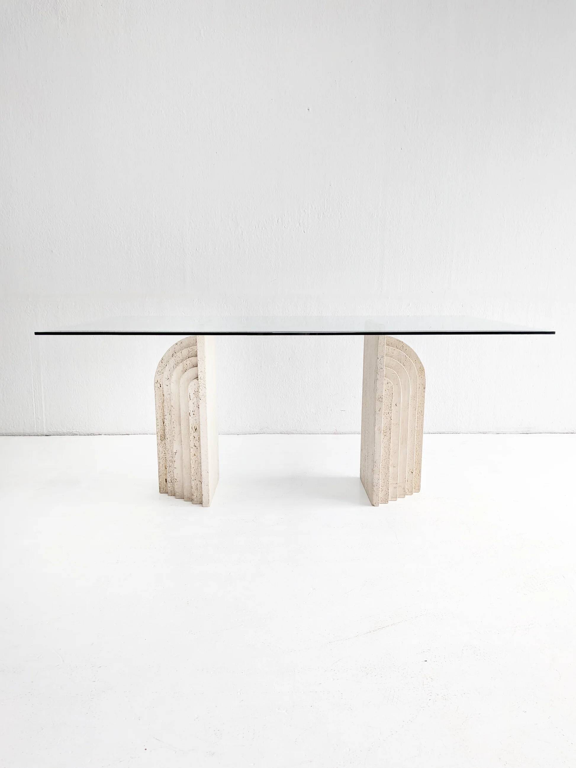 Dining table in travertine and glass with sculpted legs, 1970s.