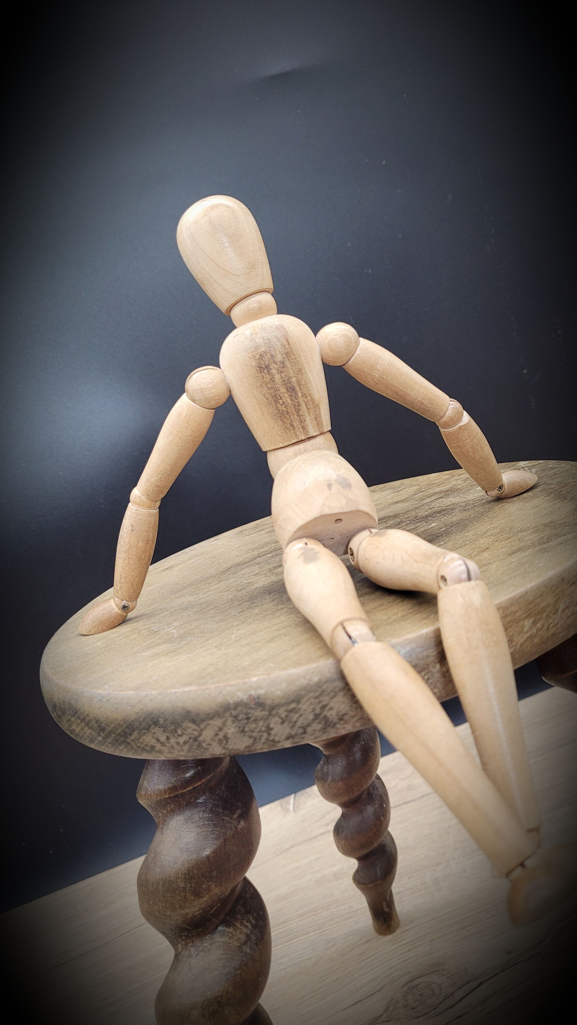 Tripod stool turned feet