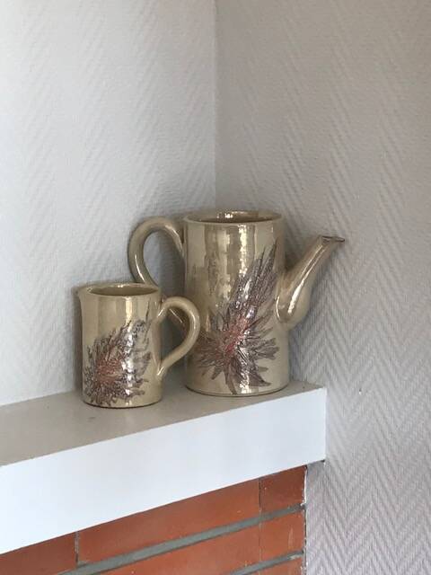 Set of 1 jug and 1 milk jug signed La Roue Vallauris.