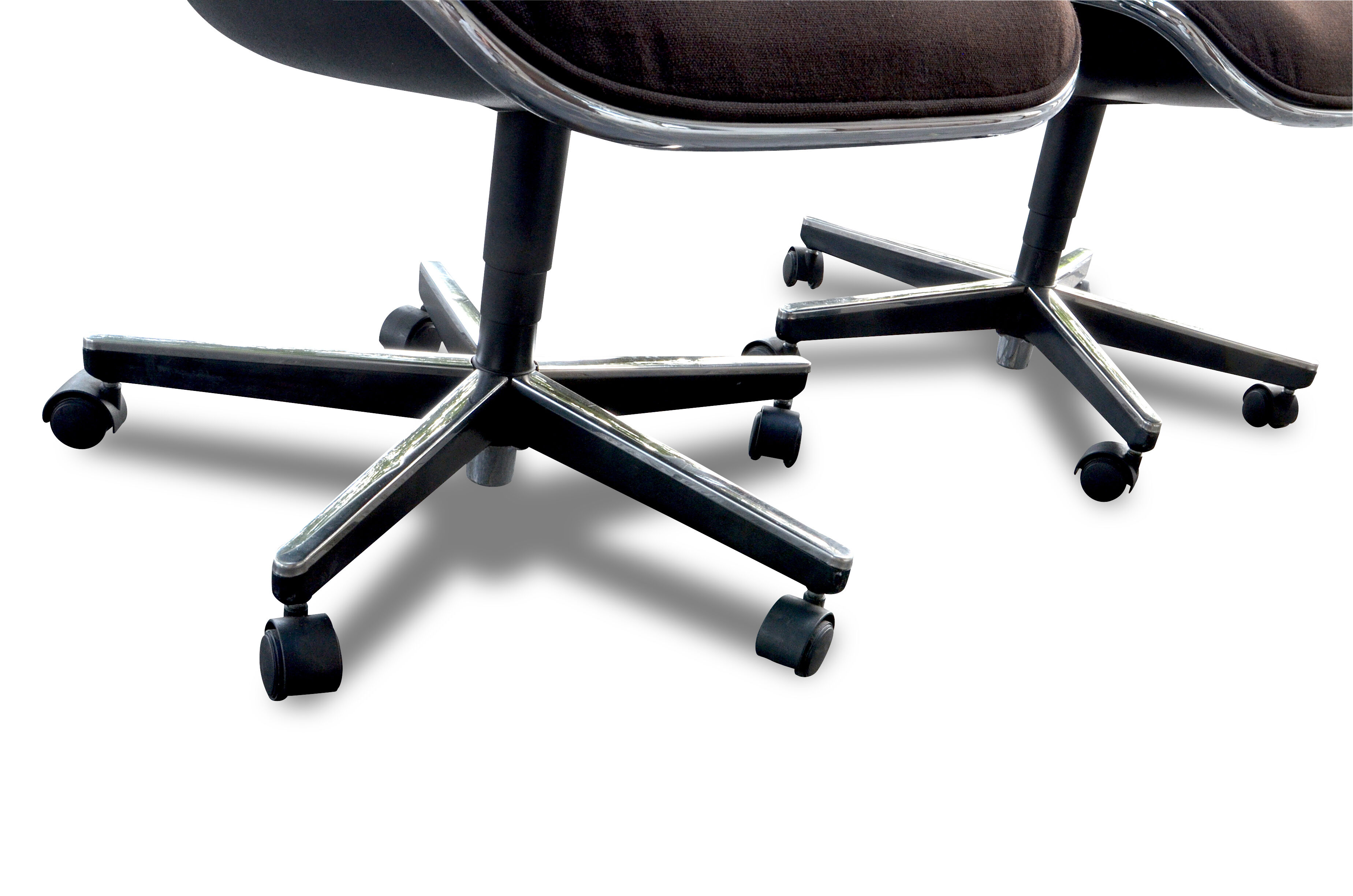 Pair of chairs by Charles Pollock edition Knoll