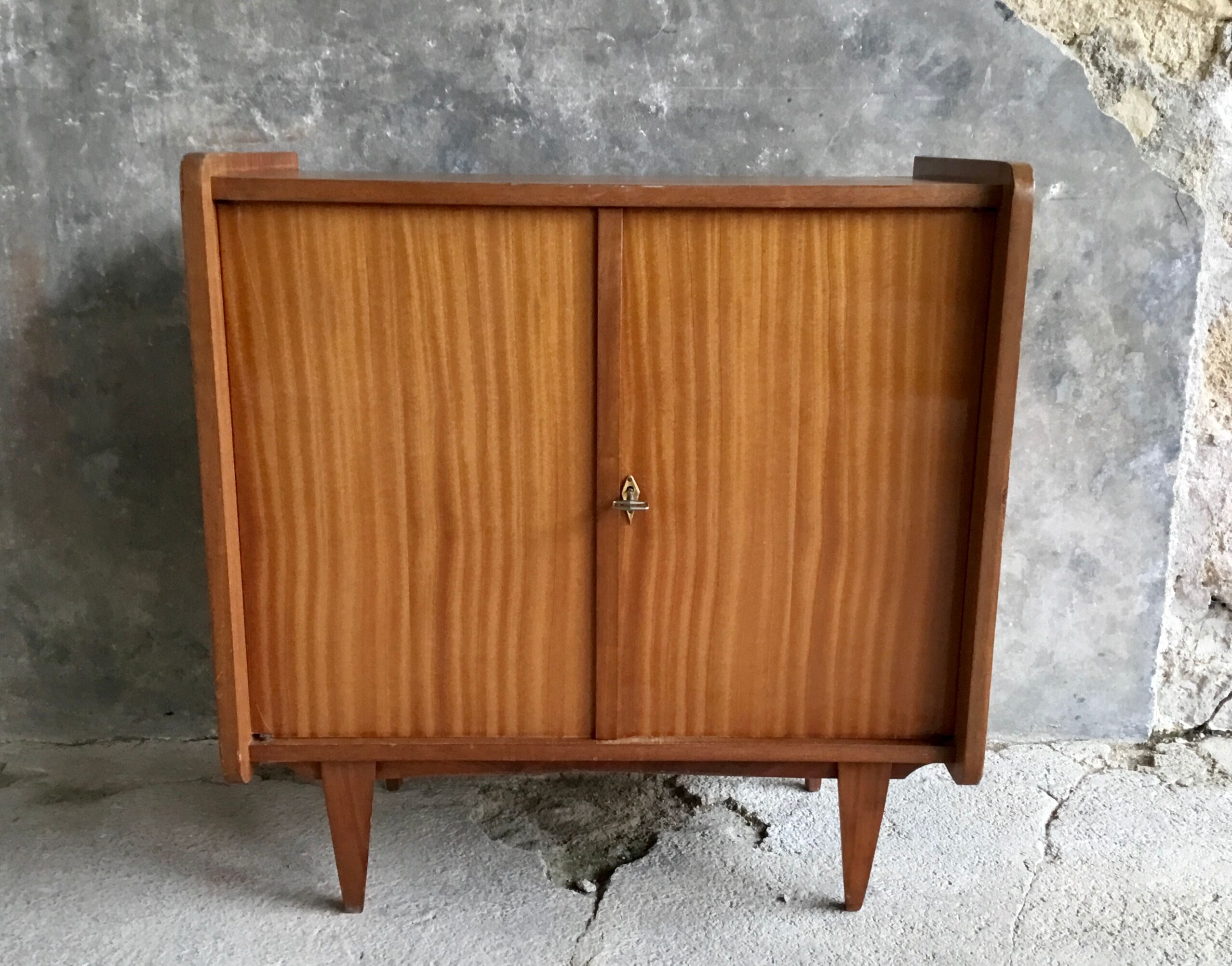 Meuble à vinyles ou range document