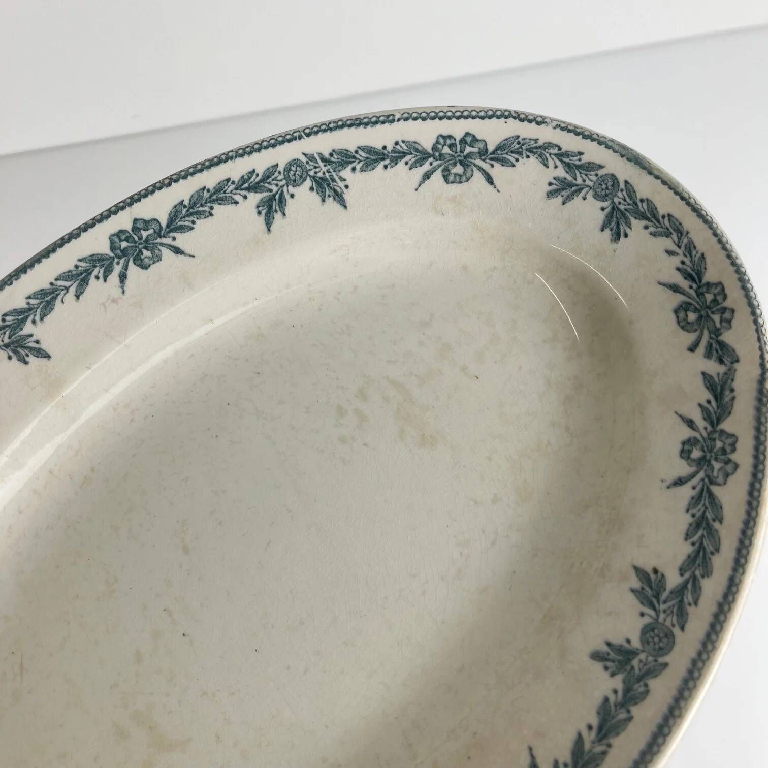 Oval ironstone plate model "Laurels" by Moulins des Loups - Hamage, 1900