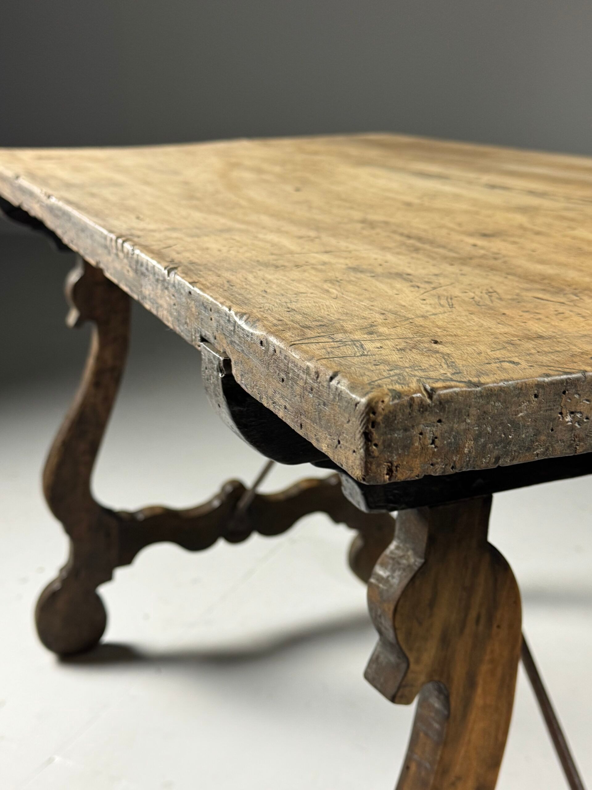 Table espagnole du 19ème siècle