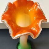 Vase à collerette en verre d"art soufflé vert et orange
