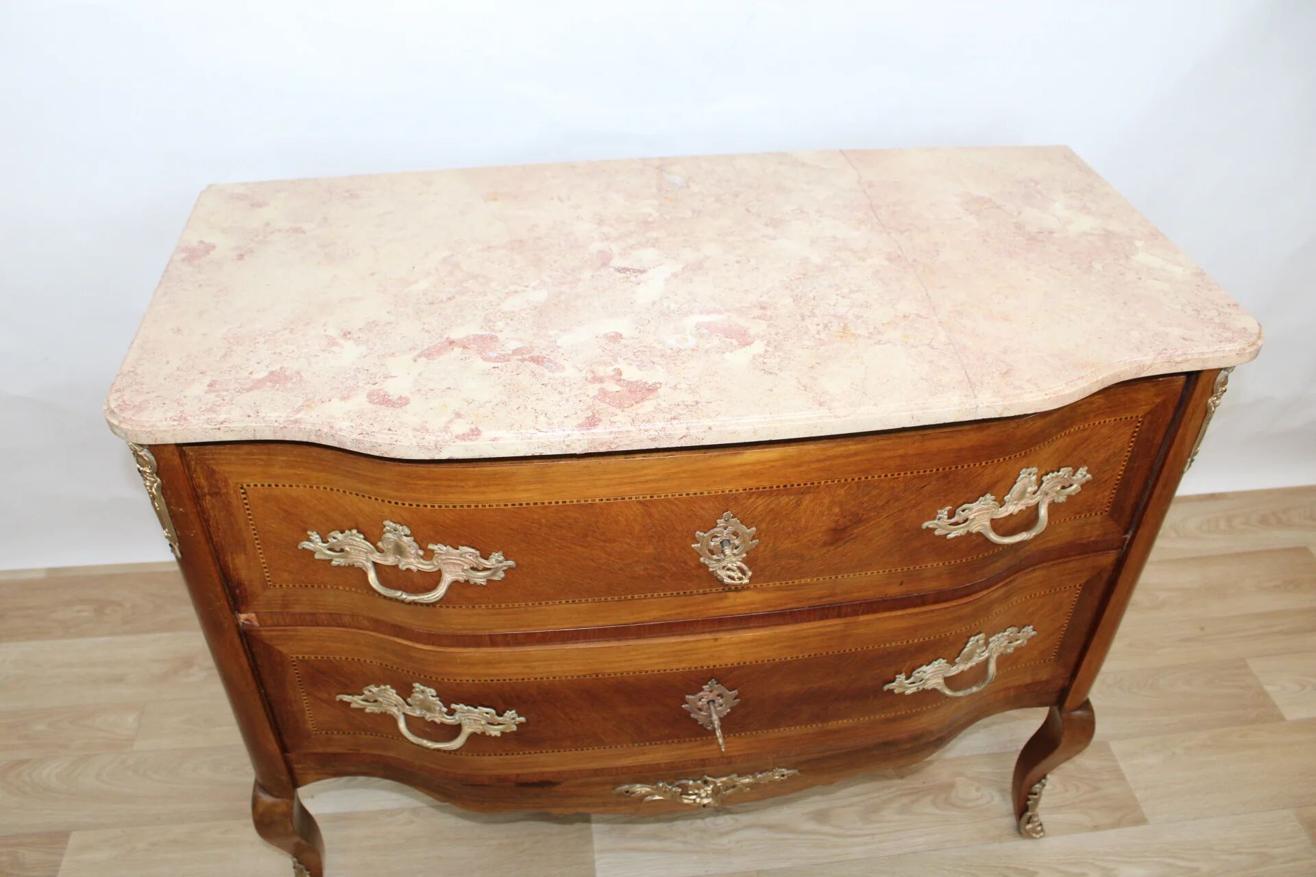 Commode sauteuse vintage scandinave en bois et marbre rose, années 1960
