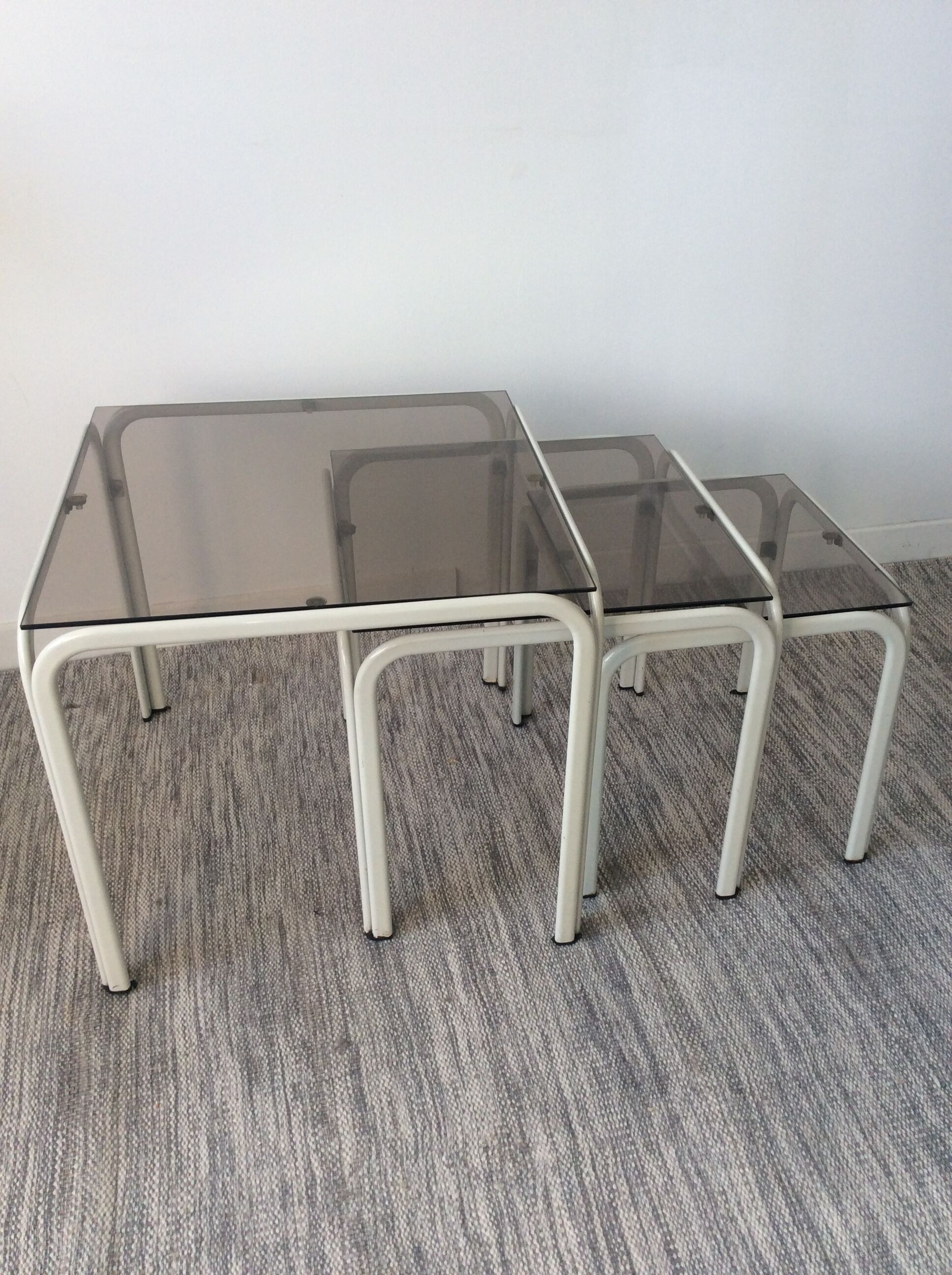 Series of 3 vintage pull-out tables from the 70s