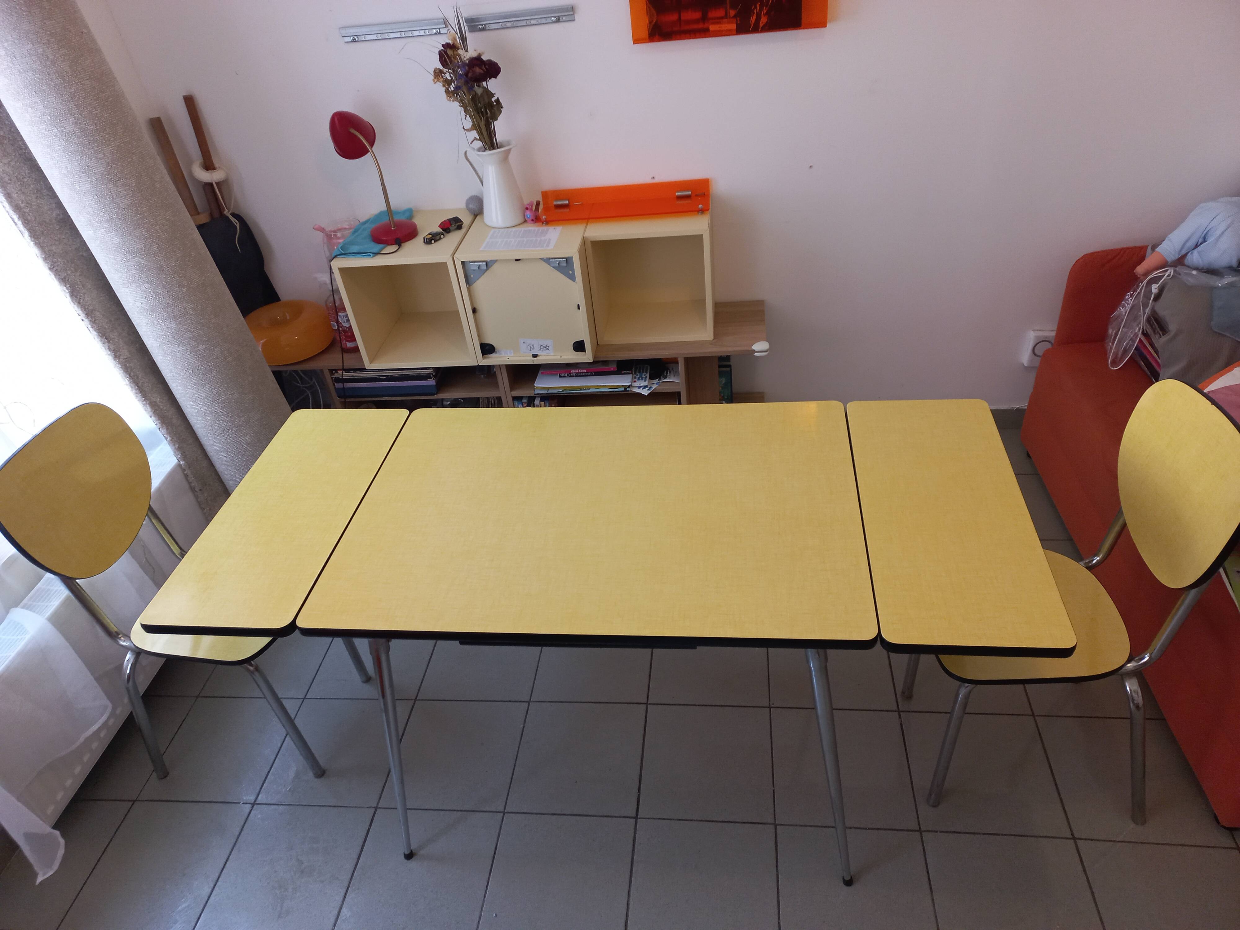 Vintage 1960s yellow straw and chrome formica set.