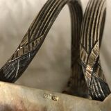Table servant silver metal.