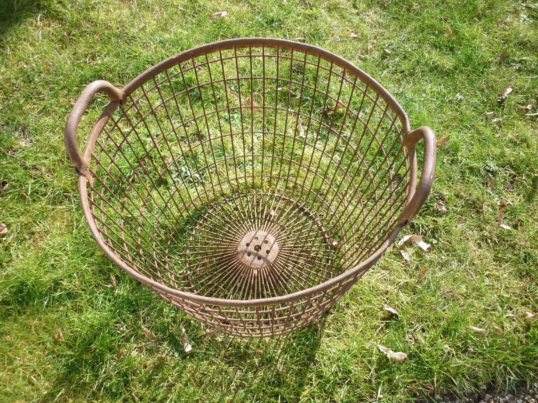 Metal harvest basket