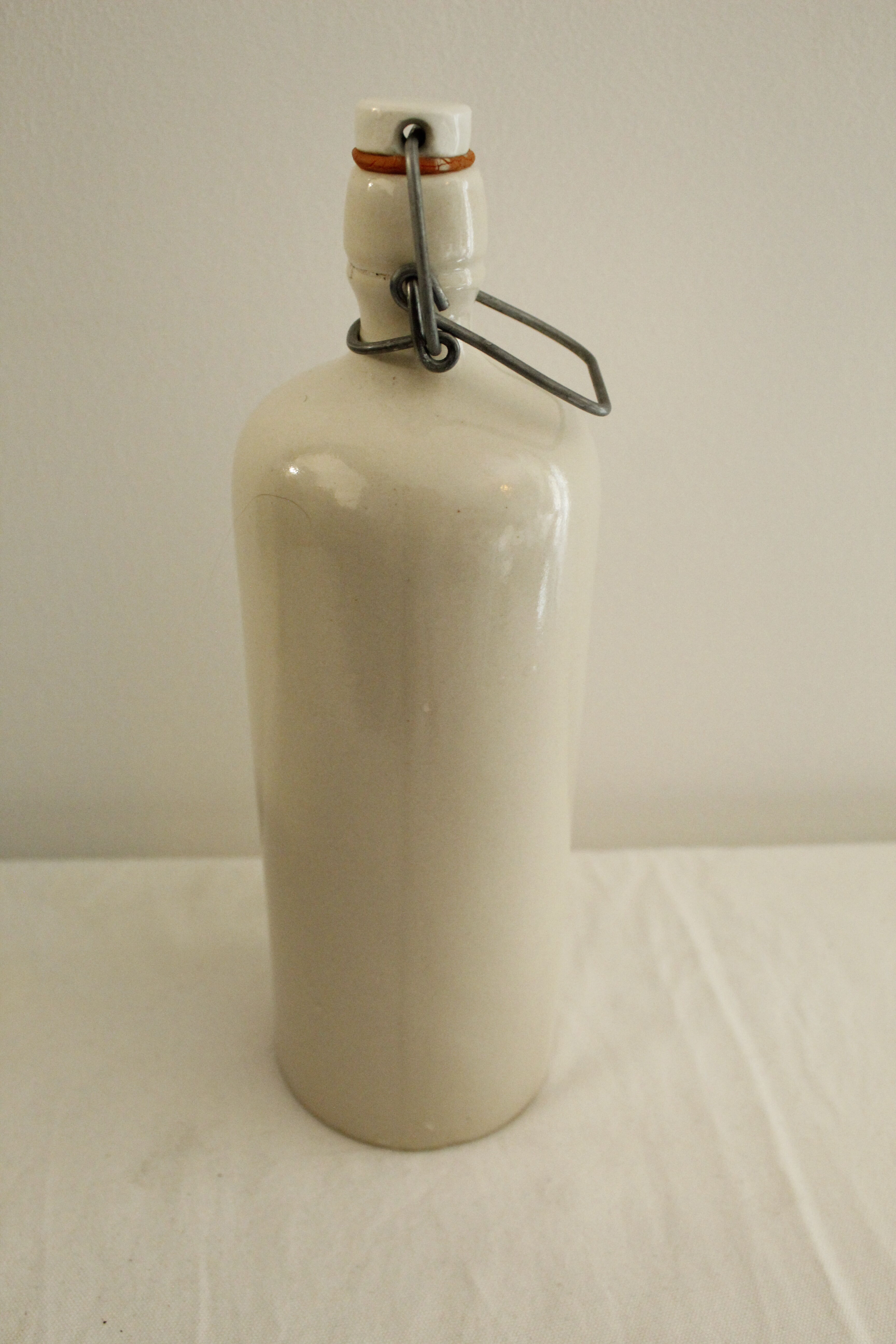 Glazed stoneware bottle - beige/cream