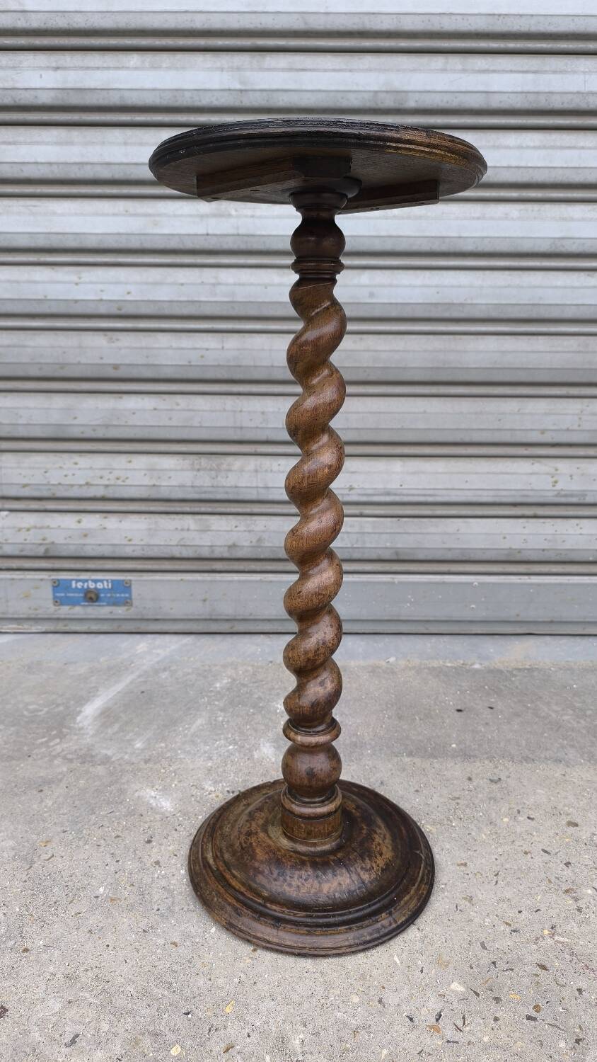 Turned wooden saddle