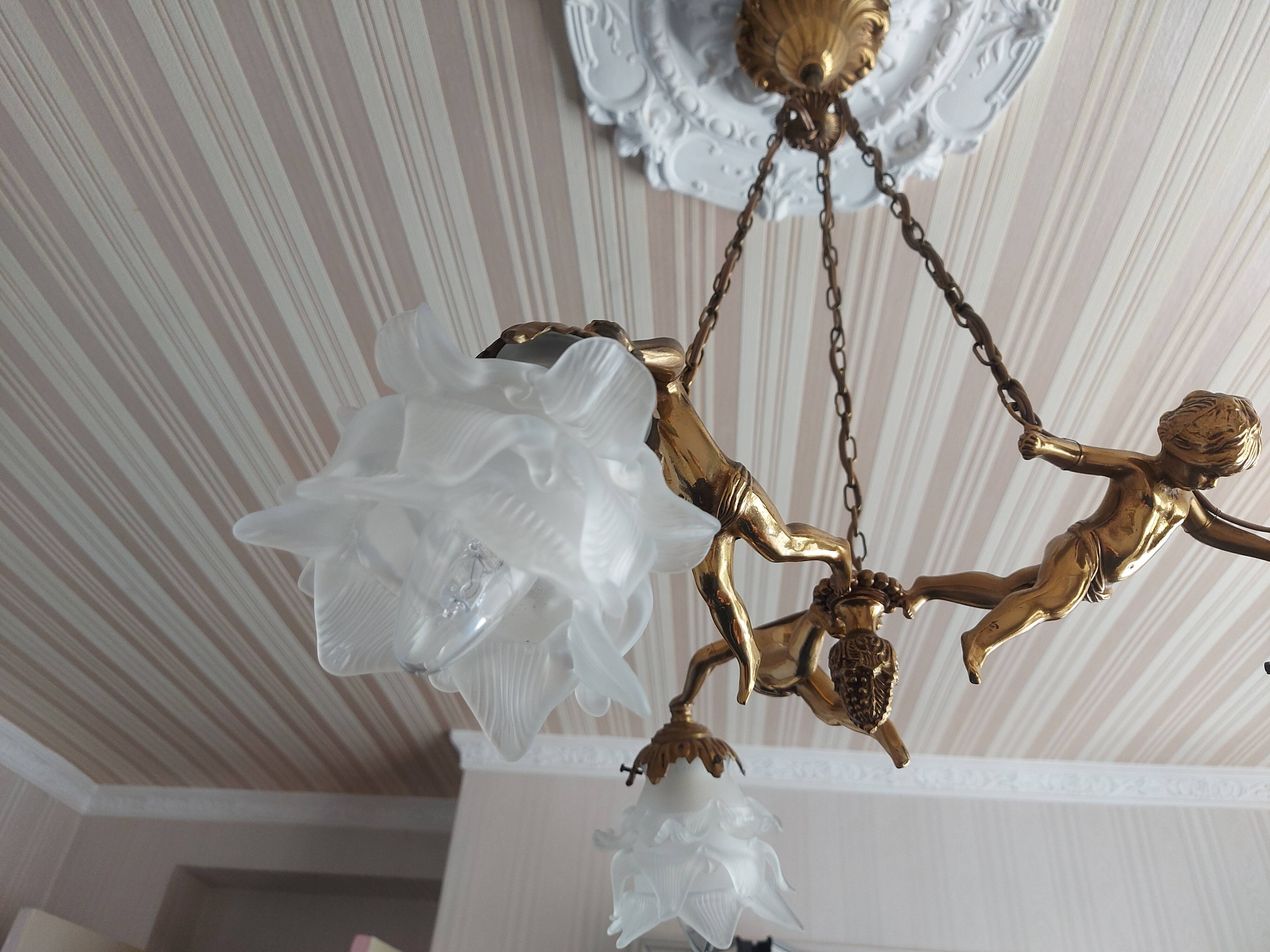 Bronze chandelier cherubs 3 fires , cherubs ( putti )