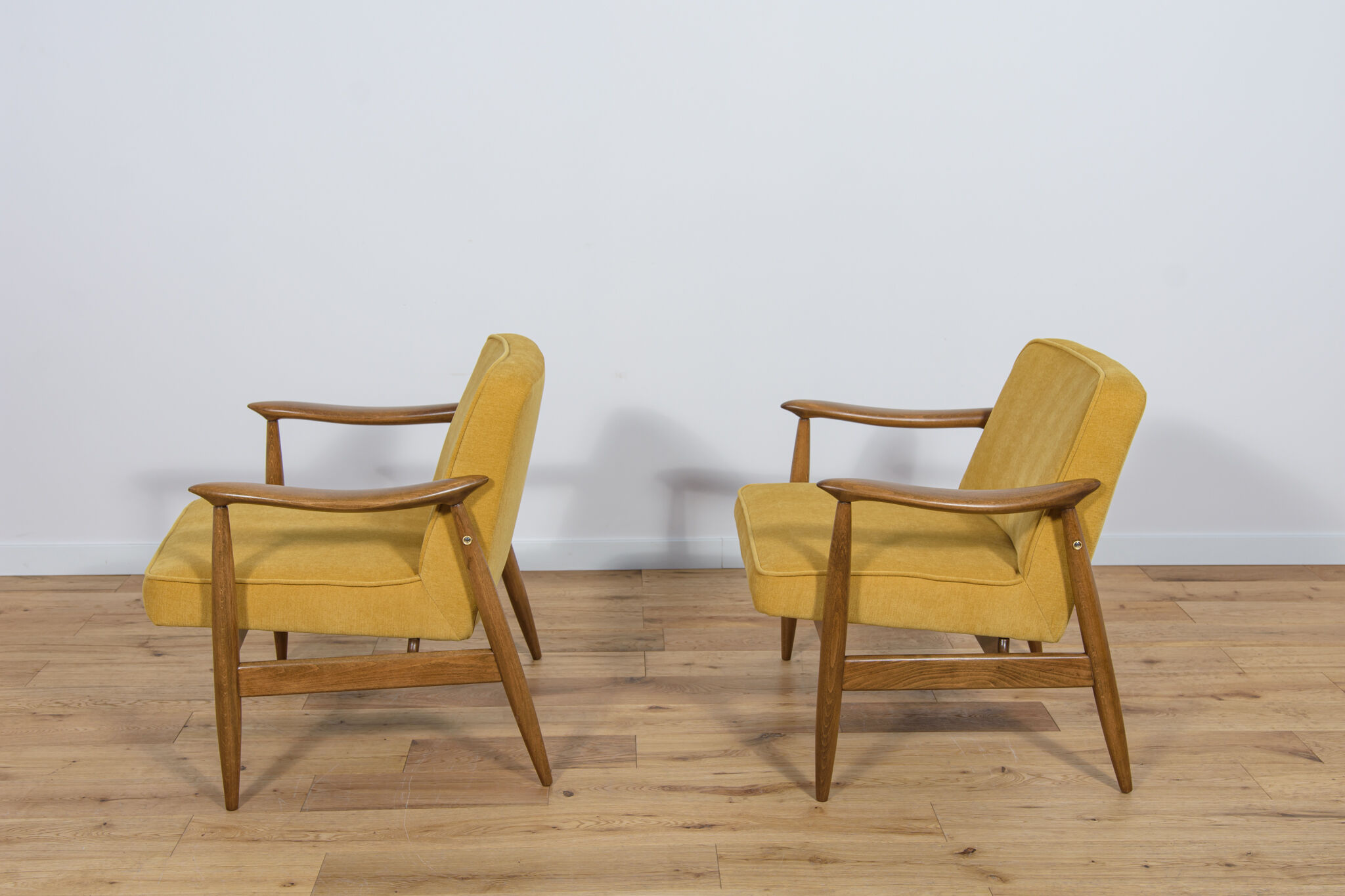 GFM-87 armchairs by Juliusz Kedziorek for Gościcińskie Furniture, 1960s, Set of 2
