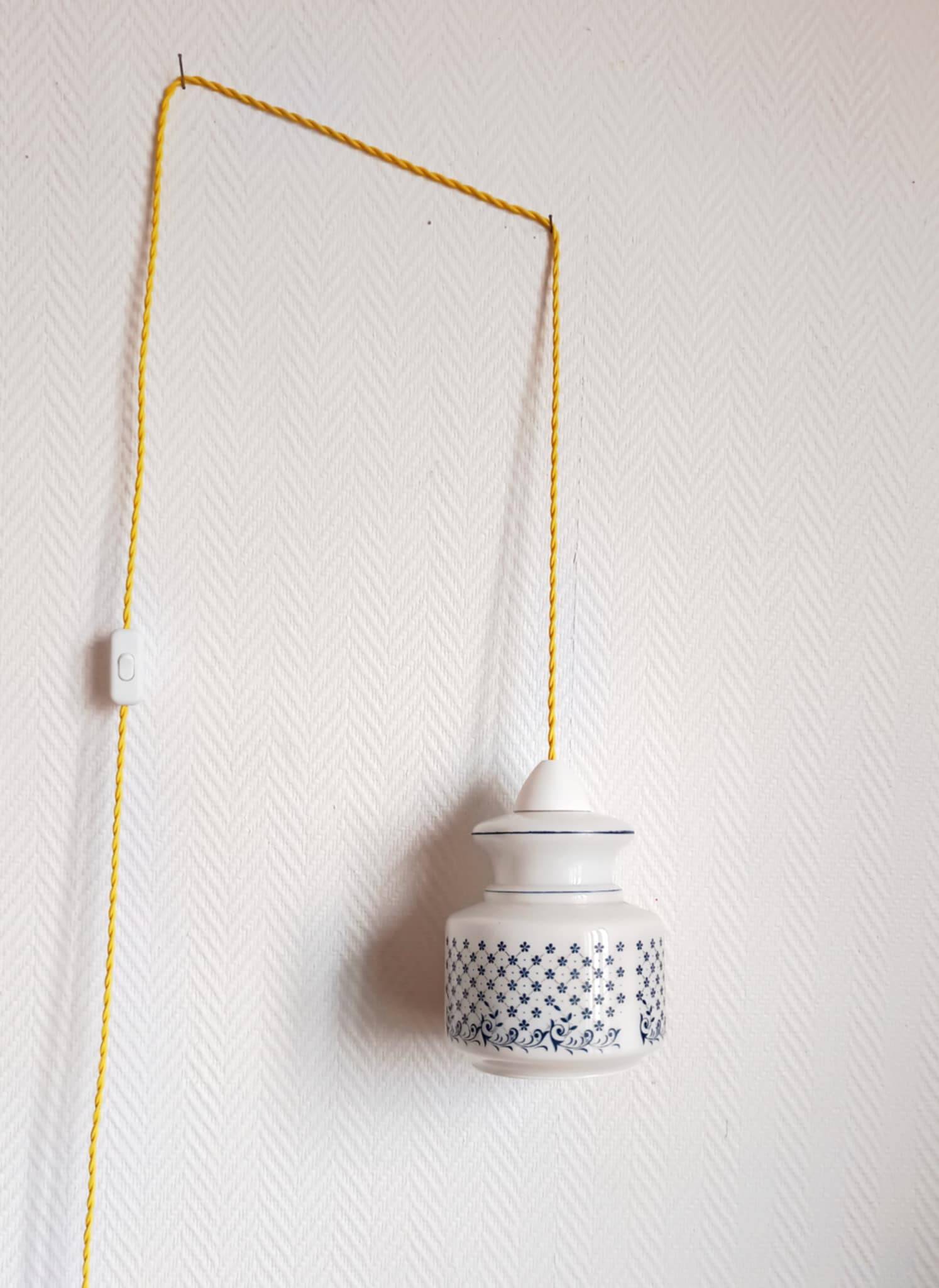 Vintage floral portable lamp