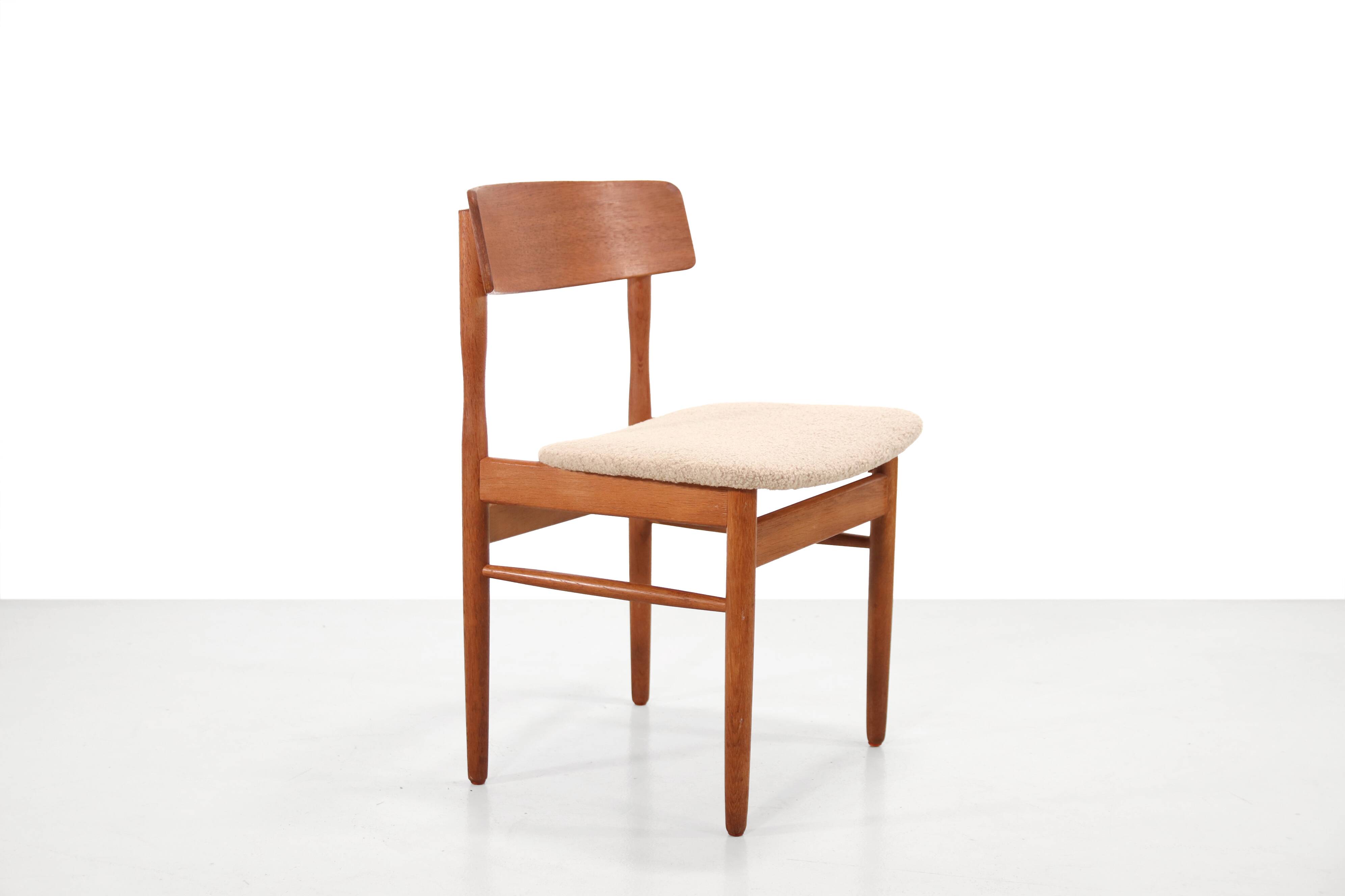 Ensemble de quatre chaises design scandinave danois