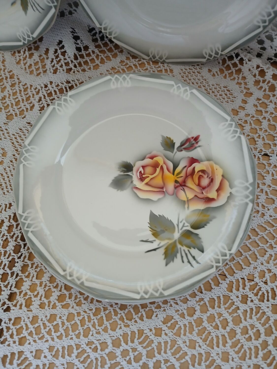 6 Digoin and Sarreguemines dinner plates