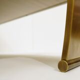 Table basse contemporaine en laiton