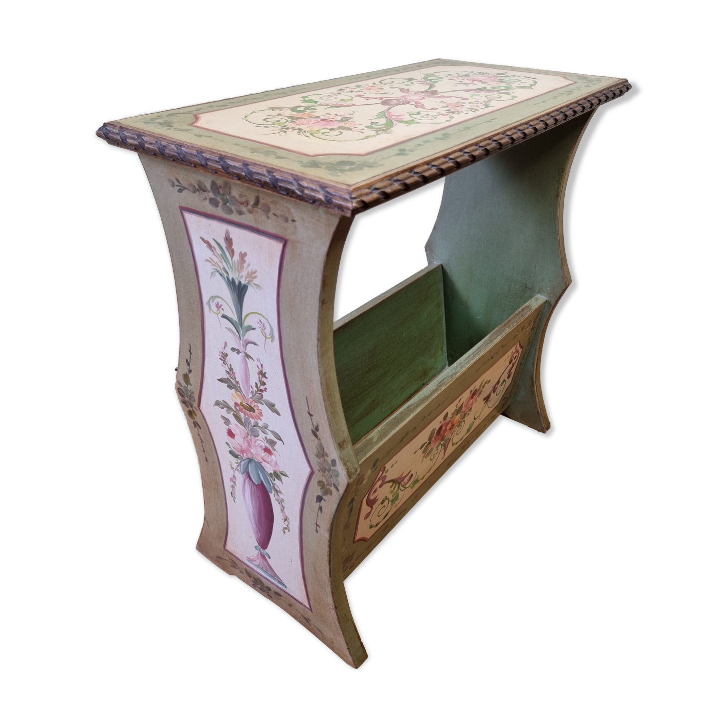 Magazine holders in painted wood, with hand-painted floral decorations
