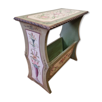 Magazine holders in painted wood, with hand-painted floral decorations