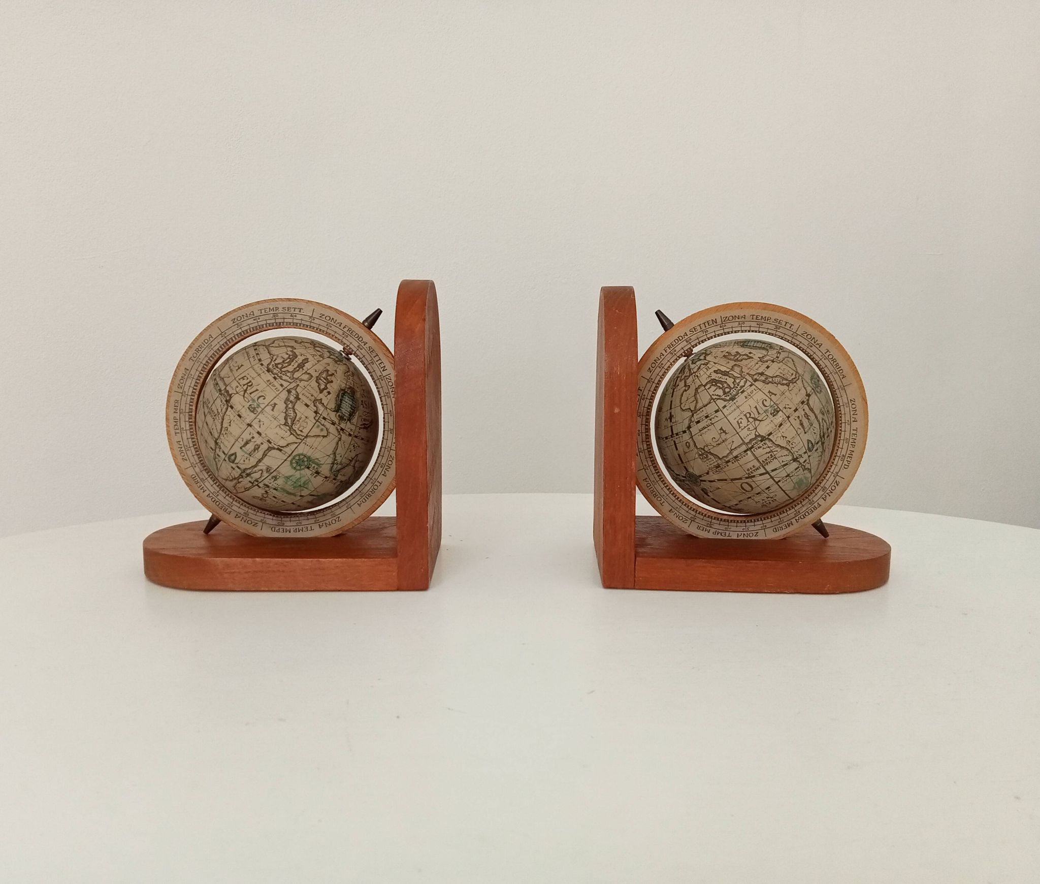 Pair of vintage World Map bookends 60s/70s