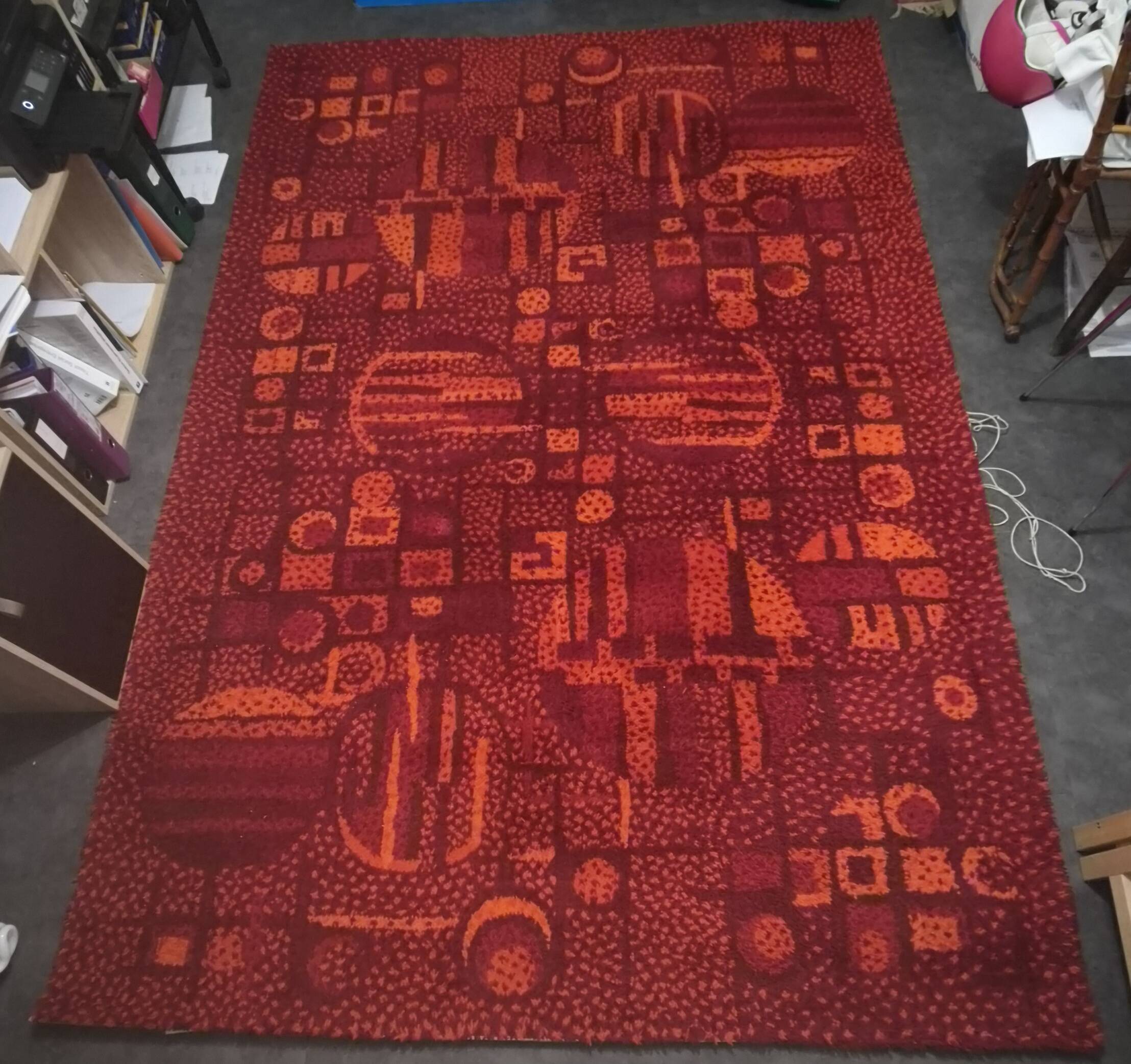 Large vintage rug from France, 1970s – 100% pure wool – 200 × 300.