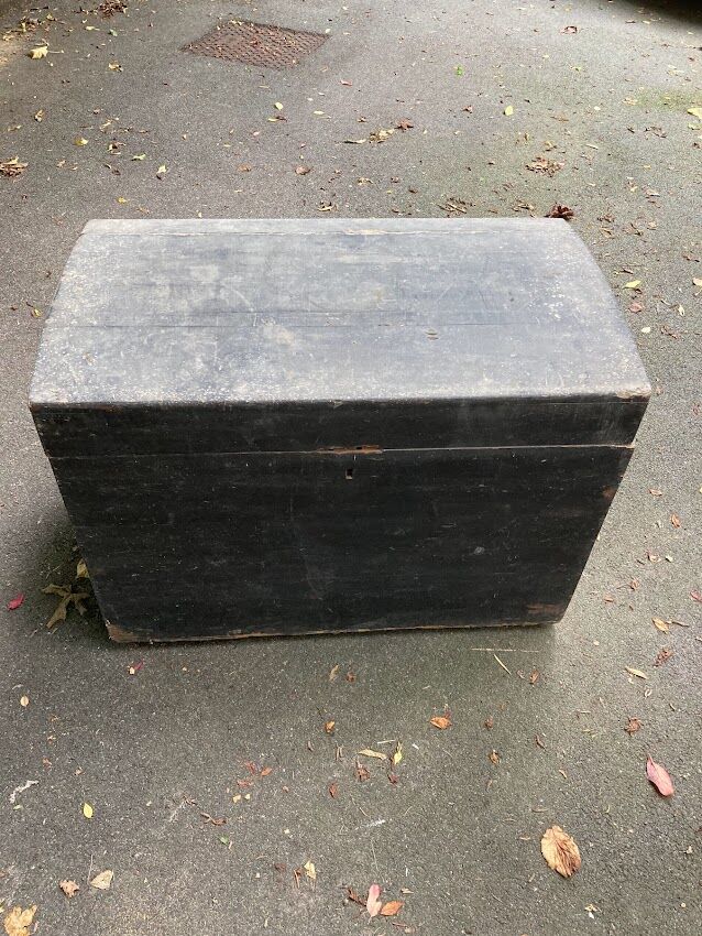 Wooden travel trunk