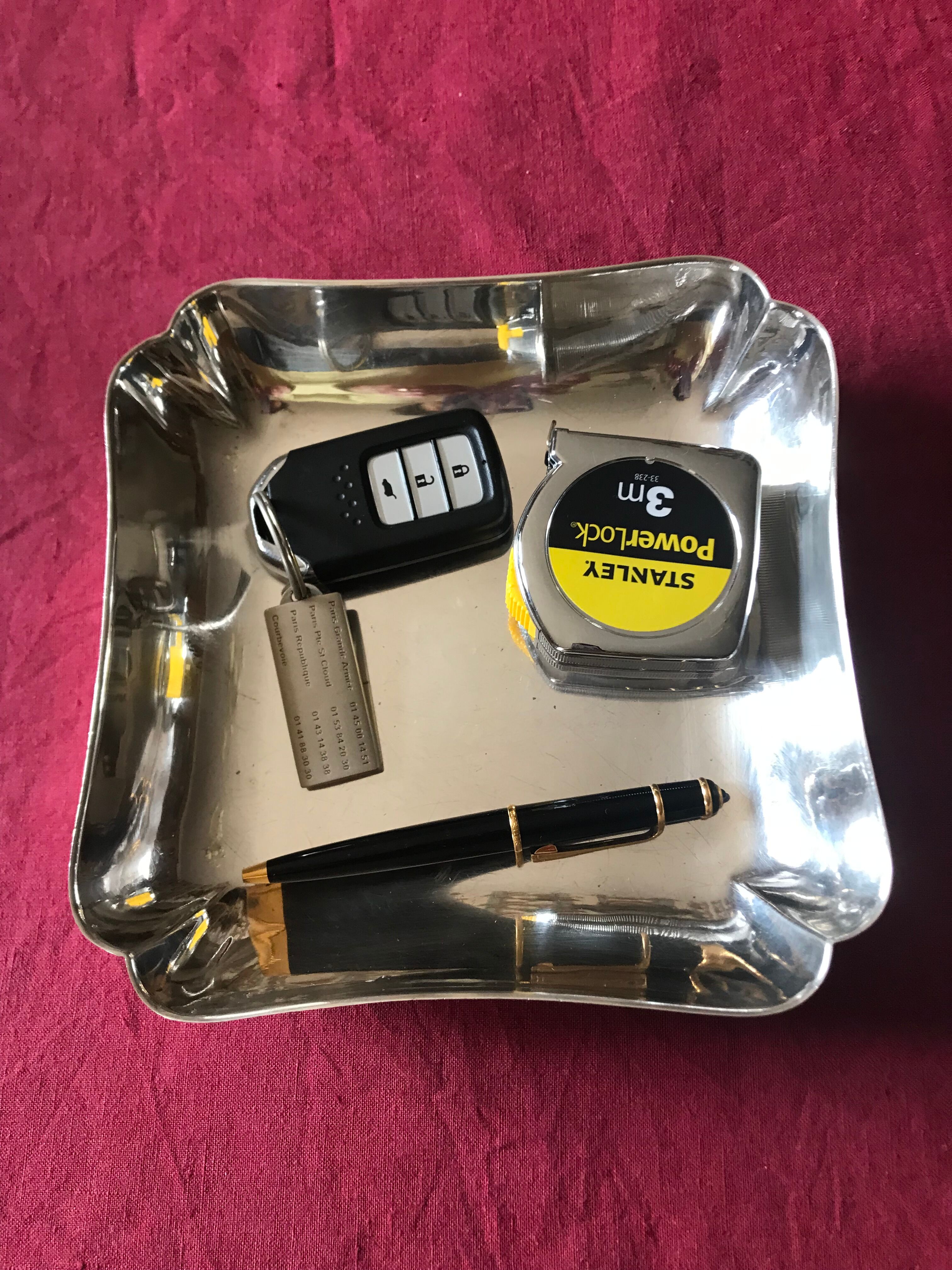 Silver metal pockets