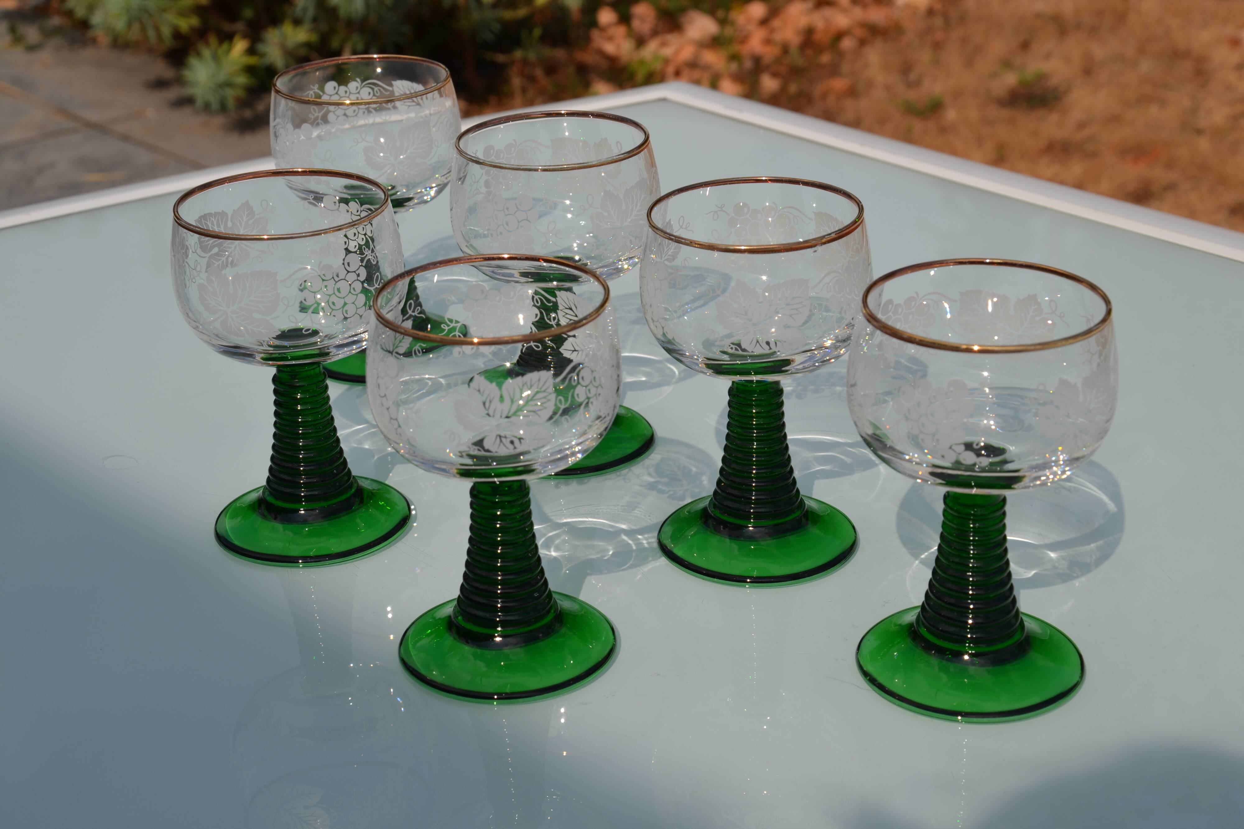 6 verres gravés Roemer sur pied torsadé