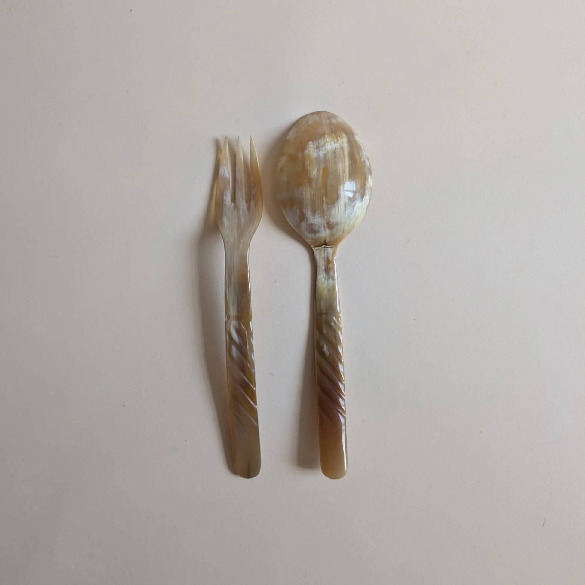 Horn serving cutlery