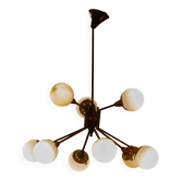 Impressionnant lustre en laiton avec globes en opaline, Italie années 1960