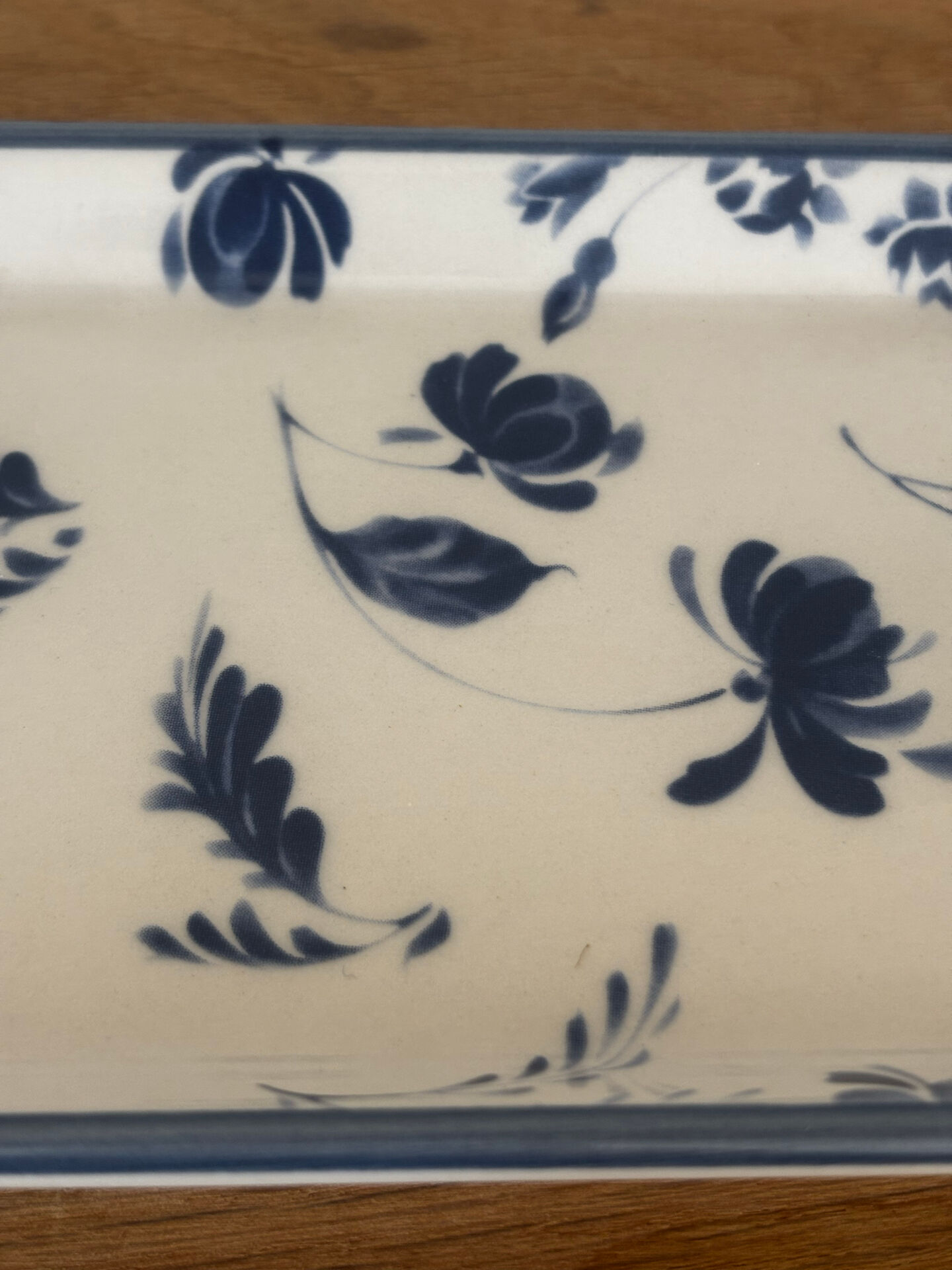 Beautiful platter or cake dish Villeroy and Boch cottage charm.