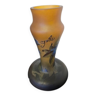 Art Nouveau lamp base in the style of Émile Gallé – Cameo decoration of cornflowers –