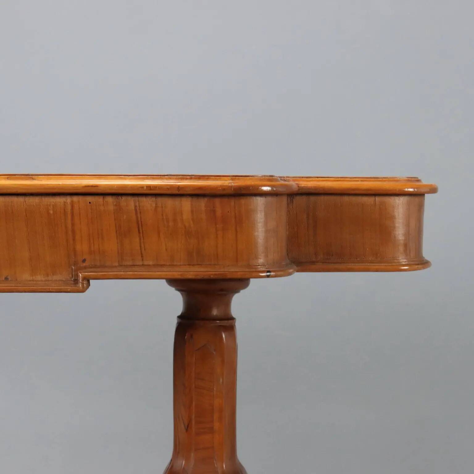 Small antique Umbertino table in walnut, Italy, 19th century.