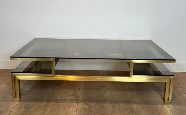 Table basse moderniste en laiton et plateaux de verre fumés de Guy Lefèvre pour la Maison Jansen