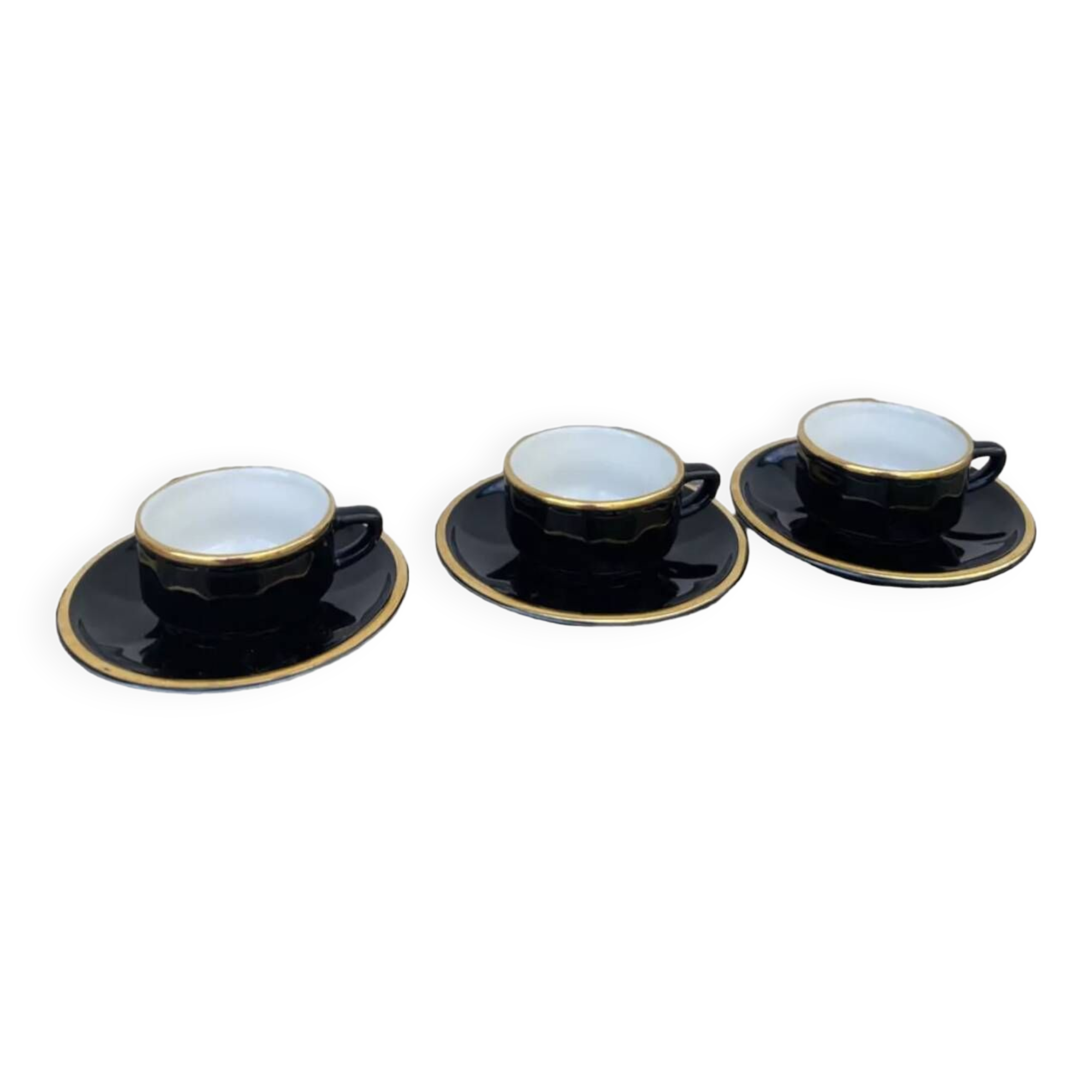 3 black Apilco cups