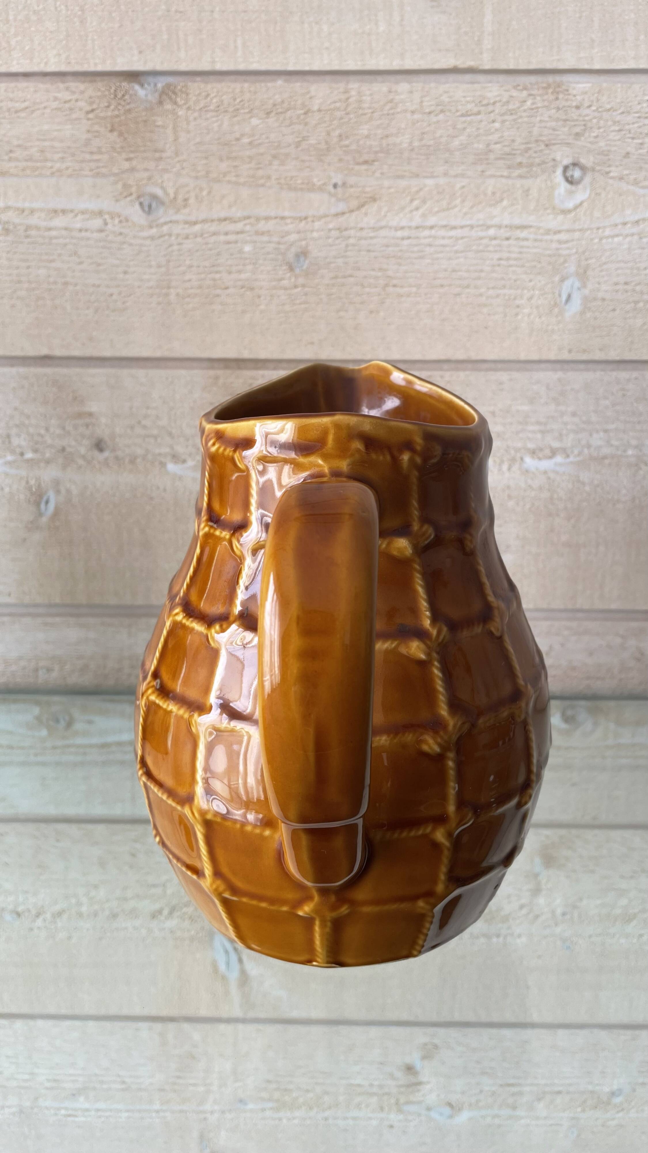Saint Clément pitcher, vintage rope pattern