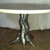 Round table signed OLY Studio