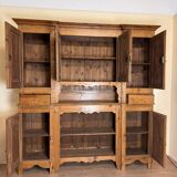 Very important Franc Comtois buffet from the 18th century in honey-colored fir circa 1750