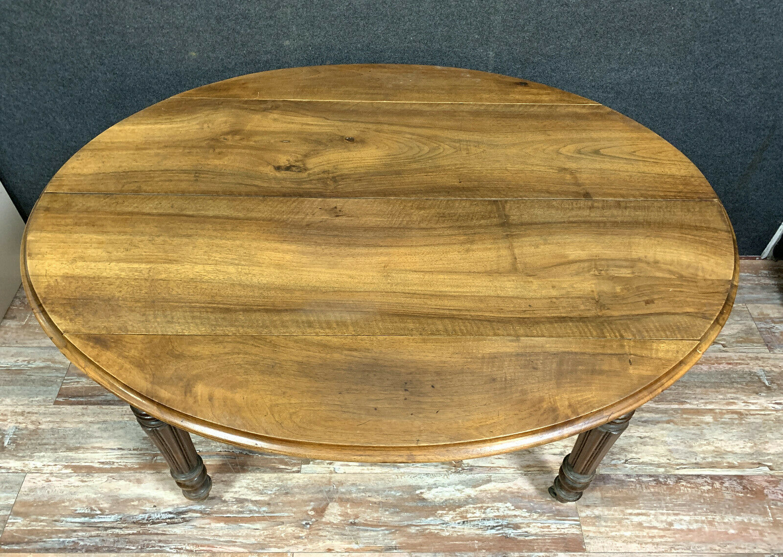 table has 6 feet period Louis Philippe in blond walnut