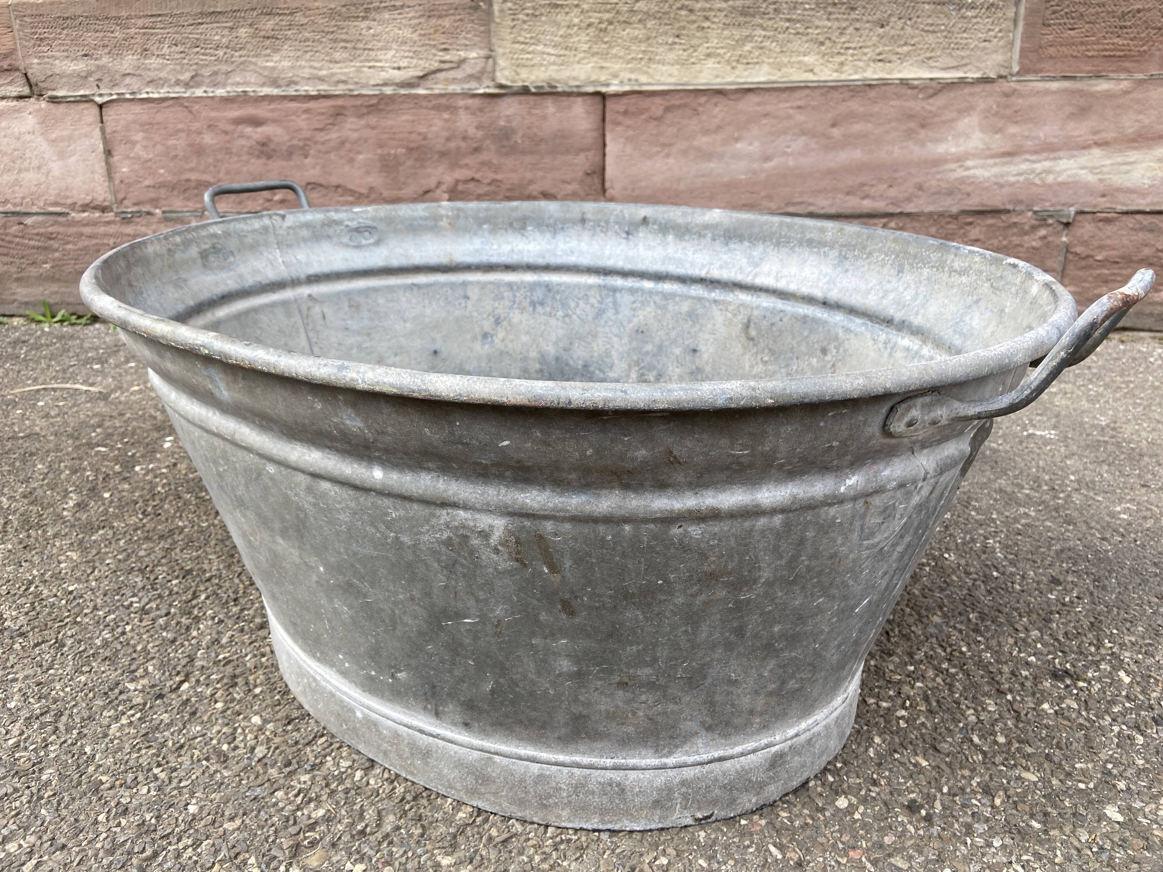 Very large vintage zinc basin 70 liters