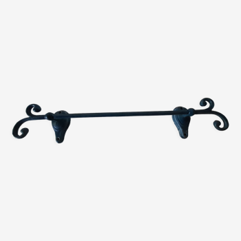 Wall towel rack