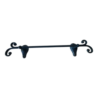 Wall-mounted towel rack